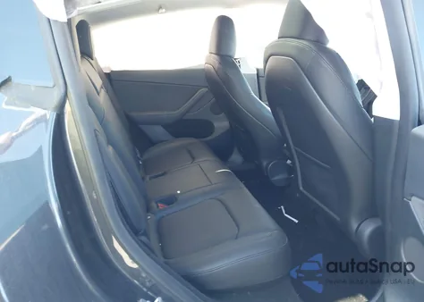 2024 Tesla Model Y Long Range Dual Motor All-Wheel Drive/Rwd z USA, uszkodzony, nr VIN 7SAYGDEDXRF053162